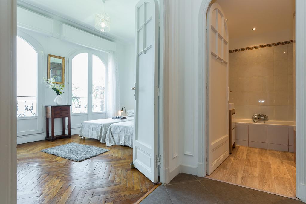 Beautiful Apartment By The Sea Front Ницца Экстерьер фото