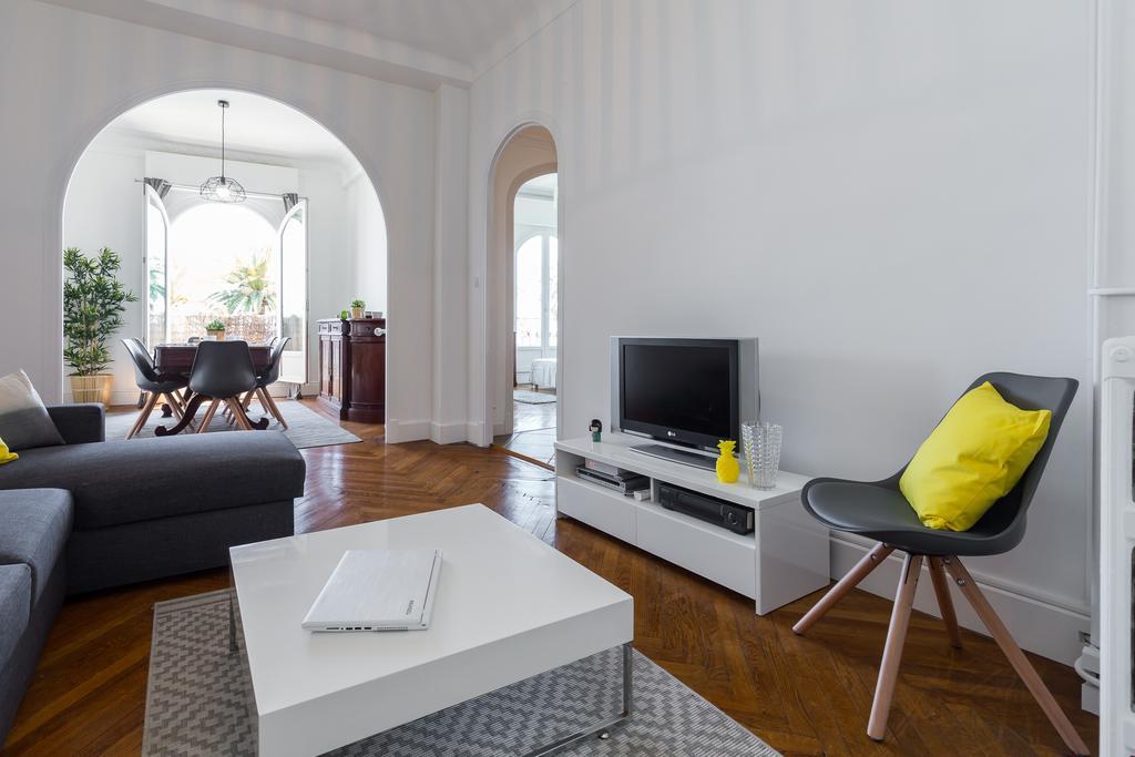 Beautiful Apartment By The Sea Front Ницца Экстерьер фото